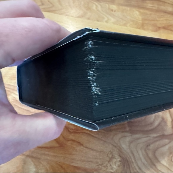 REBECCA YARROS IRON FLAME SPECIAL ED HARDCOVER BLACK SPRAYED EDGES 1ST EDITION - Picture 6 of 8